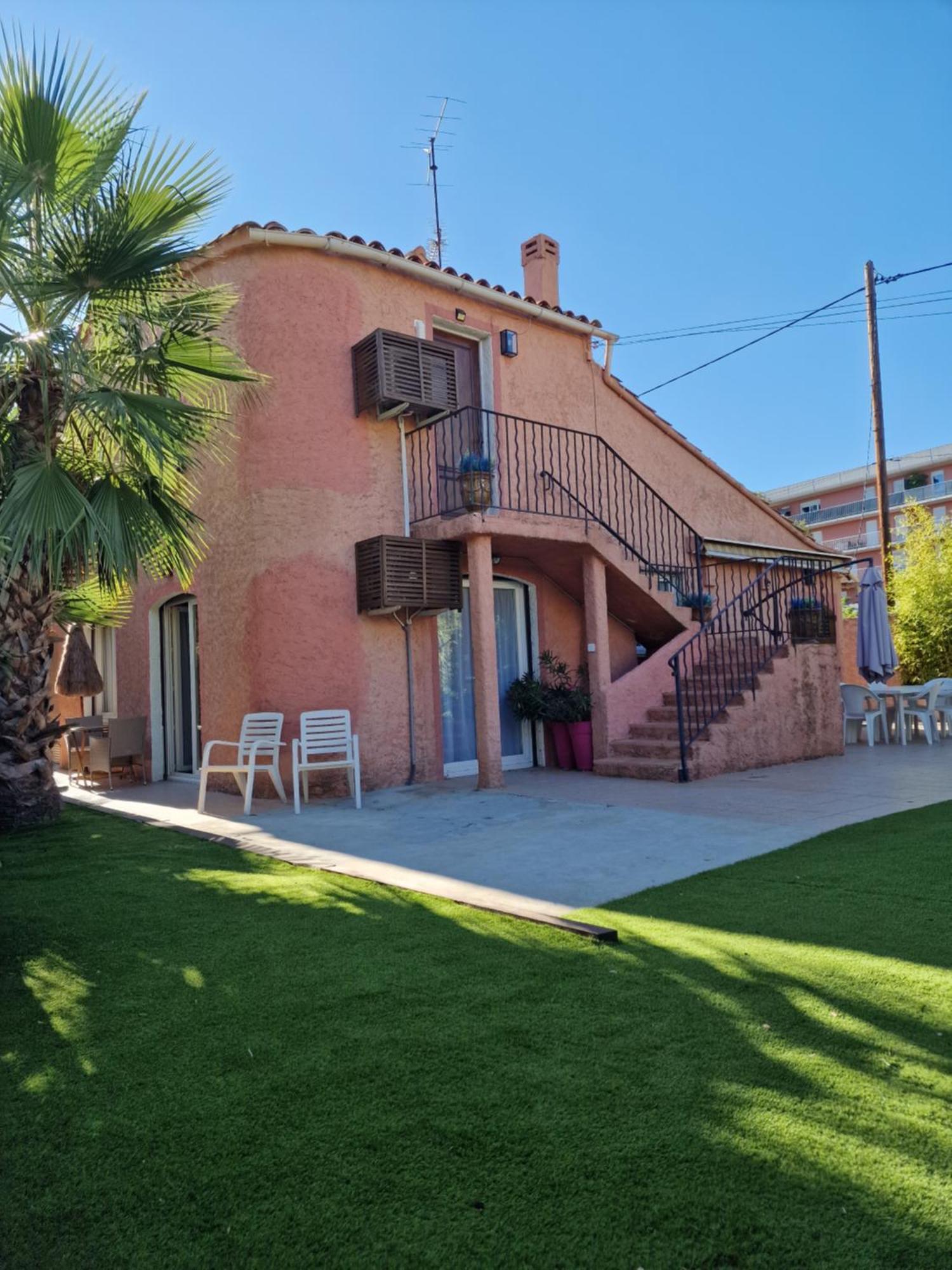 Haut De Villa A 700 Metres De La Plage, Totalement Independant Et Accessible Par Un Escalier Exterieur Sainte-Maxime Exterior foto